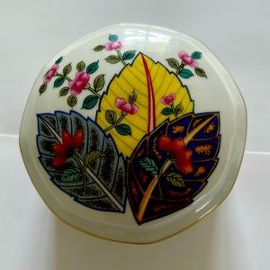 1977 Seymour Mann Chinese Porcelain Tabacco Leaf Trinket Box